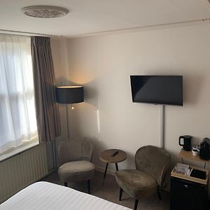 Kleine Kamer met een King Size Bed
